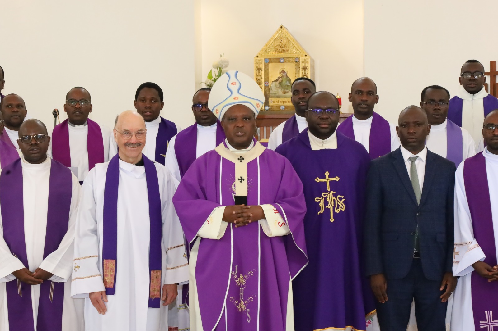 Cardinal KAMBANDA with seminar participants