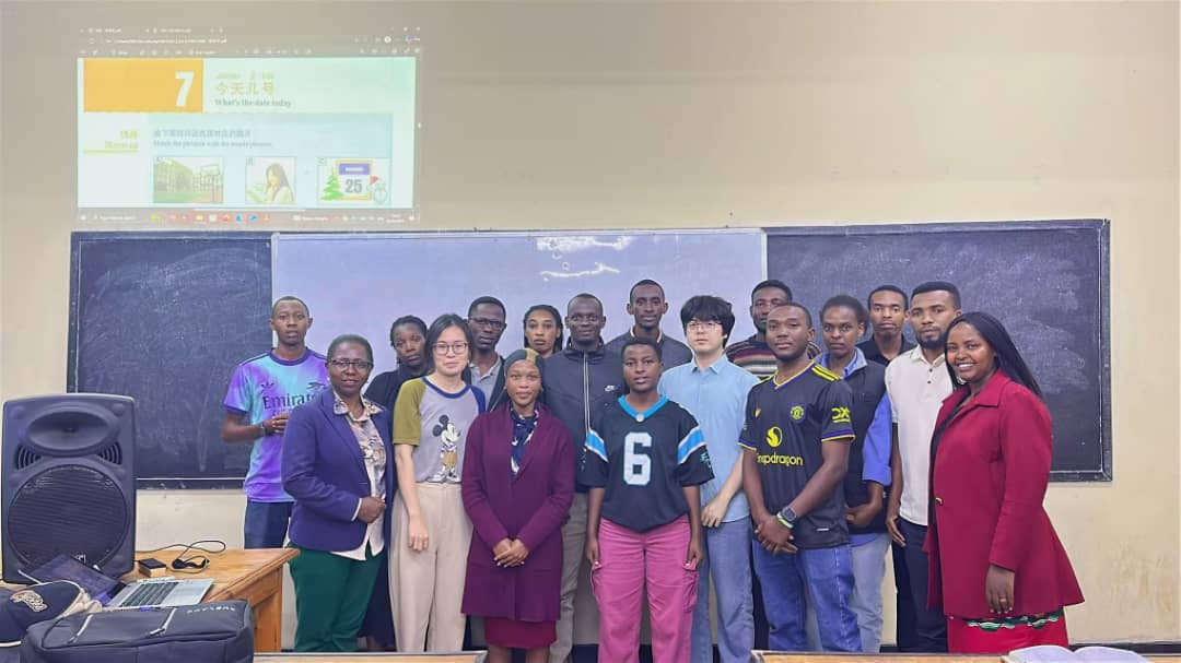 GAIN A COMPETITIVE EDGE: CHINESE LANGUAGE STUDIES AT CUR